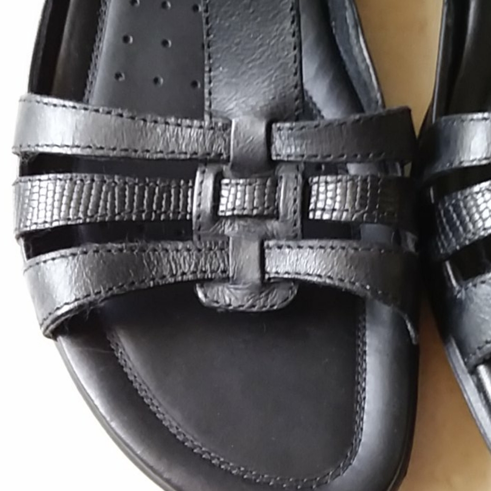 ECCO Black Sandals - Picture 4 of 8